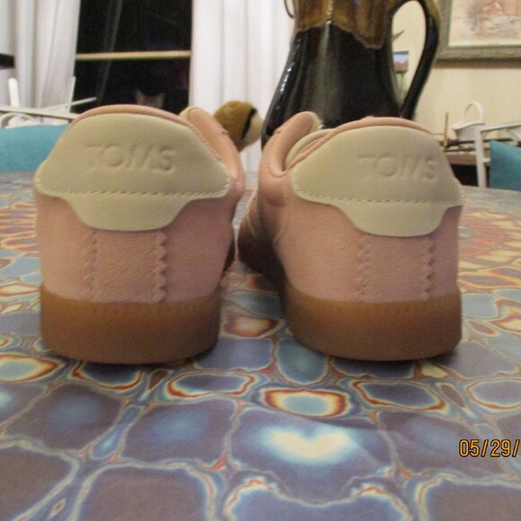 Collins Lace-up Sneakers - Picture 8 of 11